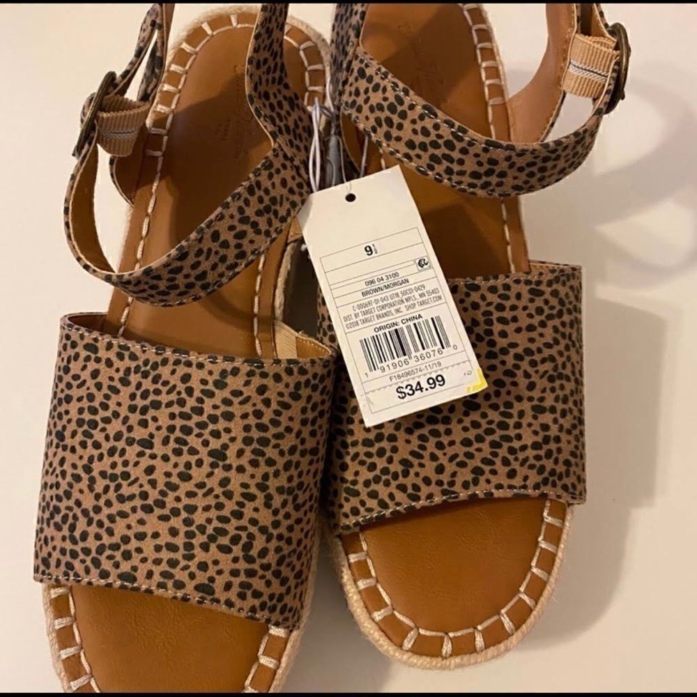 Universal Thread Morgan leopard print  sandals - Picture 3 of 7